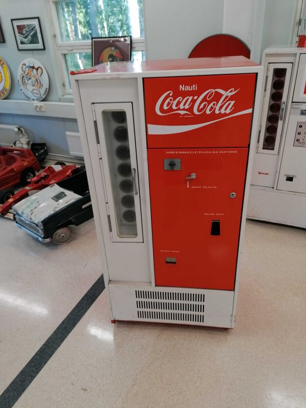 Coca-cola juoma-automaatti 1970 luvulta  Toimiva / Coca-cola Cooler 1970s working
