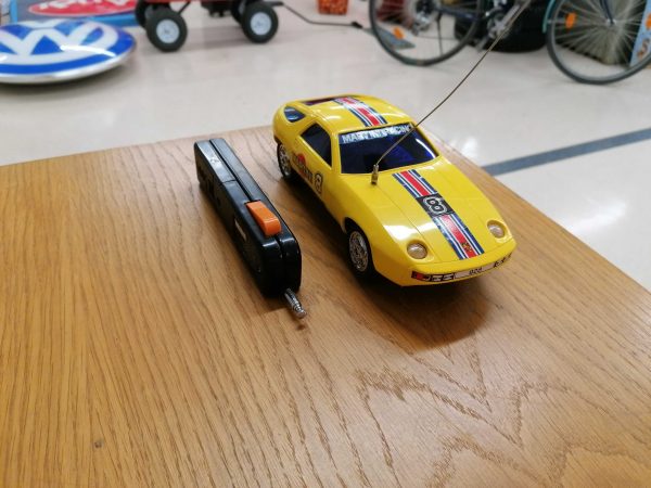 ANCIEN JOUET RADIO commandé Porsche Martini 928 à restaurer EUR 39,99