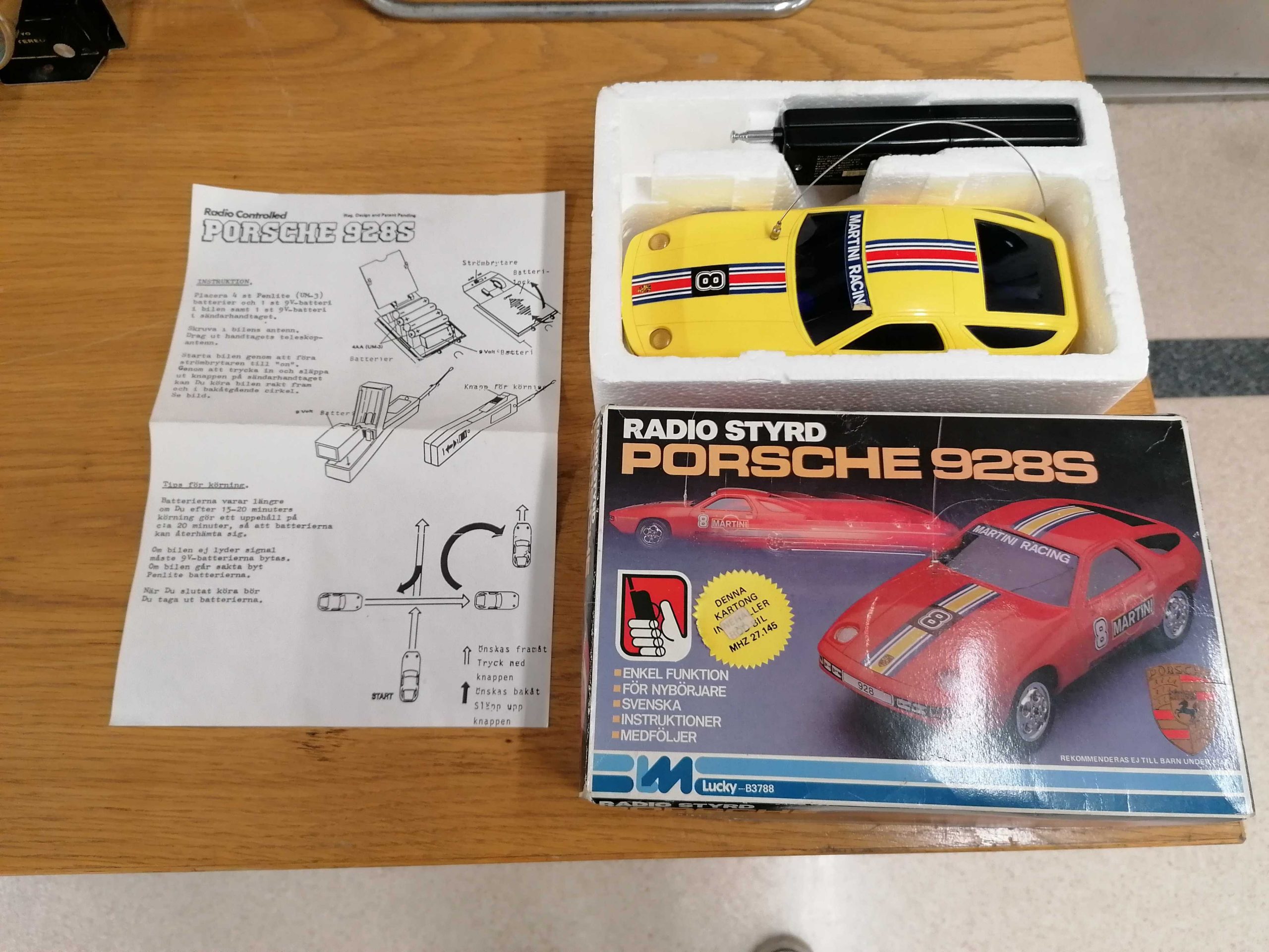 Porsche 928 radio-ohjattava leluauto/ Porsche 928 toy car – TB Garage