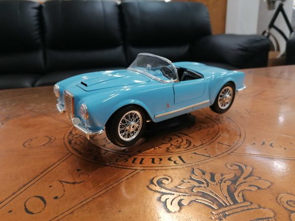 Lancia Aurealia B24 spider 1:18 Burago leluauto/ Lancia Aurealia B24 spider 1:18 Burago toy car