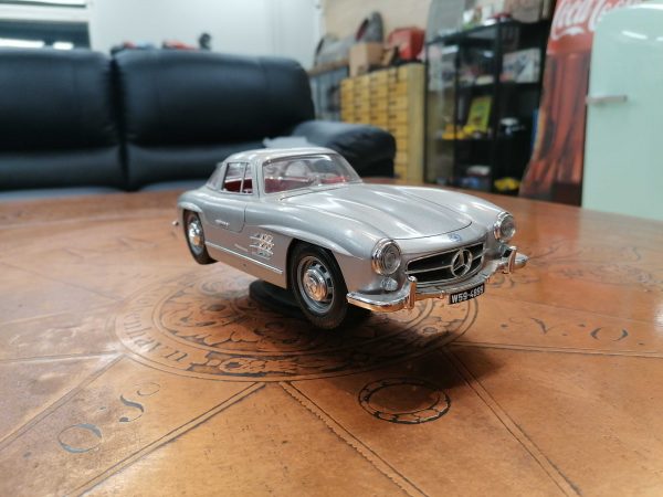 Mercedes-benz 300SL 1:18 Burago leluauto/ Mercede-benz 300SL 1:18 Burago toy car