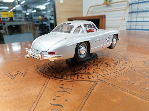Mercedes-benz 300SL 1:18 Burago leluauto/ Mercede-benz 300SL 1:18 Burago toy car - Image 4