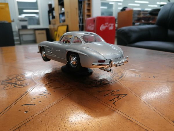 Mercedes-benz 300SL 1:18 Burago leluauto/ Mercede-benz 300SL 1:18 Burago toy car - Image 3