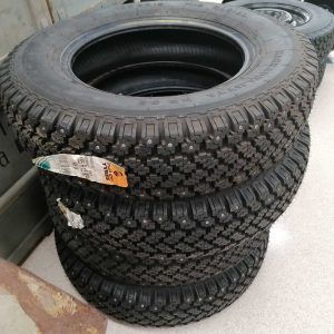 Nokia Hakkapeliitat nr 09( 4kpl) renkaat 185x15 käyttämättömät vanhat/ Nokia Hakkapelita nr 09(4pcs) tires 185x15 new/old vintage