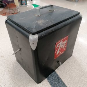 7 Up kylmäcooleri 1960 luvulta / 7Up cooler 1960s