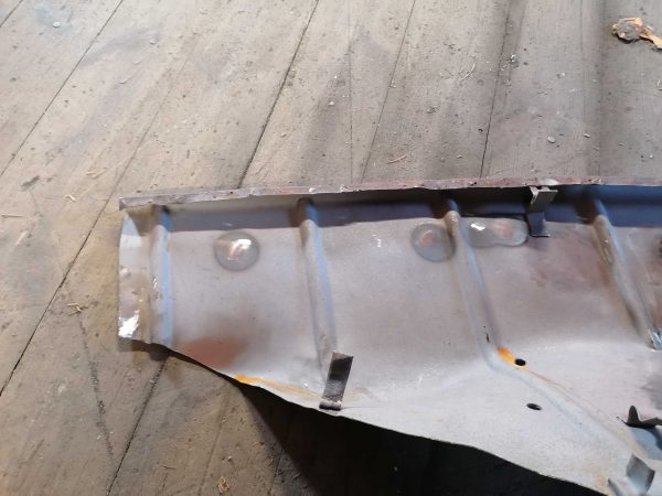 Mercedes-benz 190 SL vasemman puolen moottoritilassa oleva pelti käytetty/ Mercedes-benz 190 SL Wheel mounting plate front left  used - Image 5