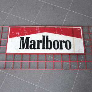 Marlboro hyllykkön ritilä kaksipuolinen/ Marlboro rack sign two side sign.